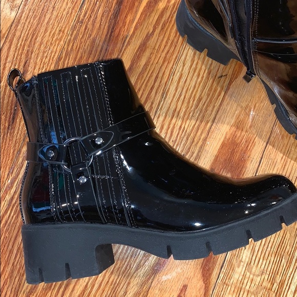 Shiny Booties - Picture 4 of 5